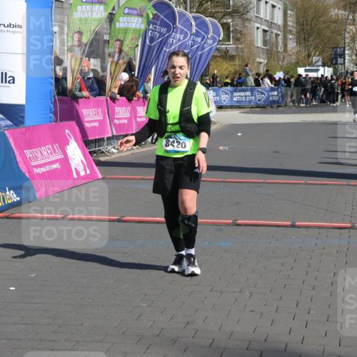 12.04.2026 - 45. Internationalen Wilhelmsburger Insellauf Strokosch-Dieckow http://msf.ph/oto/9459373 12.04.2026 11:05:56 Ziel 3322, 3420 meine-sportfotos.de