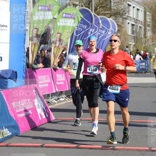 12.04.2026 - 45. Internationalen Wilhelmsburger Insellauf Strokosch-Dieckow http://msf.ph/oto/9459605 12.04.2026 11:06:16 Ziel 2449, 4865, 4188, 2749 meine-sportfotos.de
