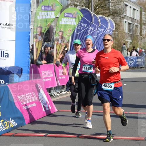 12.04.2026 - 45. Internationalen Wilhelmsburger Insellauf Strokosch-Dieckow http://msf.ph/oto/9459621 12.04.2026 11:06:16 Ziel 2449, 4865, 4188, 2749 meine-sportfotos.de