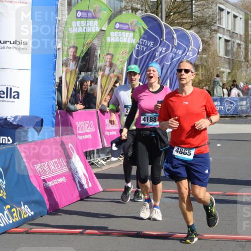 12.04.2026 - 45. Internationalen Wilhelmsburger Insellauf Strokosch-Dieckow http://msf.ph/oto/9459630 12.04.2026 11:06:16 Ziel 2449, 4865, 4188, 2749 meine-sportfotos.de