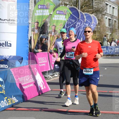 12.04.2026 - 45. Internationalen Wilhelmsburger Insellauf Strokosch-Dieckow http://msf.ph/oto/9459637 12.04.2026 11:06:16 Ziel 2449, 4865, 4188, 2749 meine-sportfotos.de