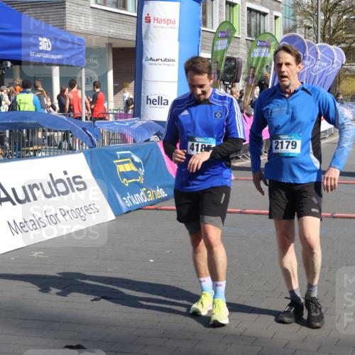 12.04.2026 - 45. Internationalen Wilhelmsburger Insellauf Strokosch-Dieckow http://msf.ph/oto/9459639 12.04.2026 10:49:31 Ziel 4185, 2179 meine-sportfotos.de