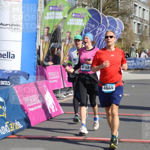 12.04.2026 - 45. Internationalen Wilhelmsburger Insellauf Strokosch-Dieckow http://msf.ph/oto/9459645 12.04.2026 11:06:16 Ziel 2449, 4865, 4188, 2749 meine-sportfotos.de