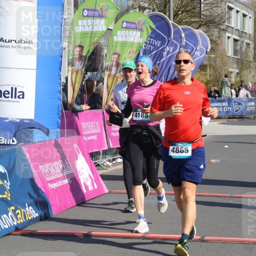 12.04.2026 - 45. Internationalen Wilhelmsburger Insellauf Strokosch-Dieckow http://msf.ph/oto/9459652 12.04.2026 11:06:16 Ziel 2449, 4865, 4188, 2749 meine-sportfotos.de