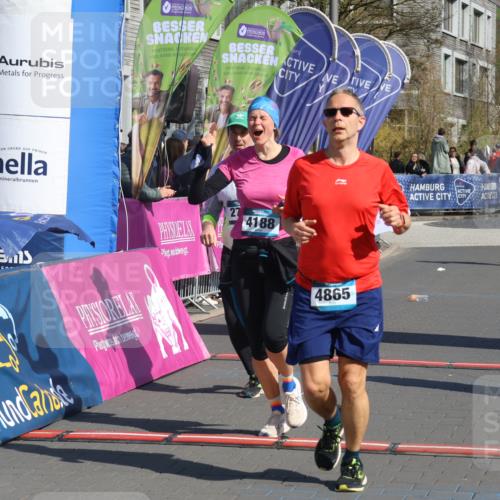 12.04.2026 - 45. Internationalen Wilhelmsburger Insellauf Strokosch-Dieckow http://msf.ph/oto/9459668 12.04.2026 11:06:16 Ziel 2449, 4865, 4188, 2749 meine-sportfotos.de