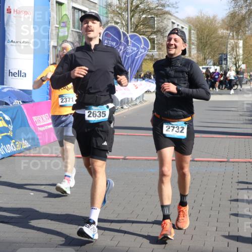 12.04.2026 - 45. Internationalen Wilhelmsburger Insellauf Strokosch-Dieckow http://msf.ph/oto/9459728 12.04.2026 10:49:41 Ziel 3427, 2635, 2732, 2371 meine-sportfotos.de
