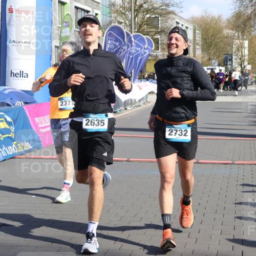 12.04.2026 - 45. Internationalen Wilhelmsburger Insellauf Strokosch-Dieckow http://msf.ph/oto/9459736 12.04.2026 10:49:41 Ziel 3427, 2635, 2732, 2371 meine-sportfotos.de