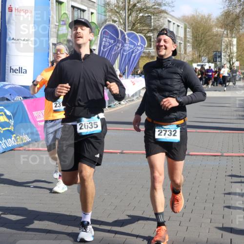12.04.2026 - 45. Internationalen Wilhelmsburger Insellauf Strokosch-Dieckow http://msf.ph/oto/9459741 12.04.2026 10:49:42 Ziel 2635, 2732, 2371 meine-sportfotos.de