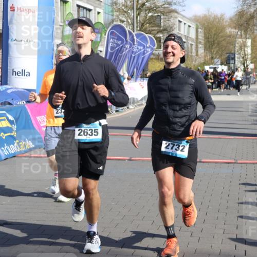 12.04.2026 - 45. Internationalen Wilhelmsburger Insellauf Strokosch-Dieckow http://msf.ph/oto/9459745 12.04.2026 10:49:42 Ziel 2635, 2732, 2371 meine-sportfotos.de