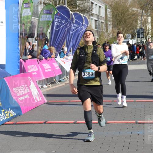 12.04.2026 - 45. Internationalen Wilhelmsburger Insellauf Strokosch-Dieckow http://msf.ph/oto/9459843 12.04.2026 10:49:49 Ziel 3363, 2661, 4715 meine-sportfotos.de
