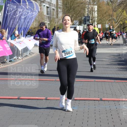 12.04.2026 - 45. Internationalen Wilhelmsburger Insellauf Strokosch-Dieckow http://msf.ph/oto/9459943 12.04.2026 10:49:51 Ziel 3363, 2661, 4715, 2392 meine-sportfotos.de