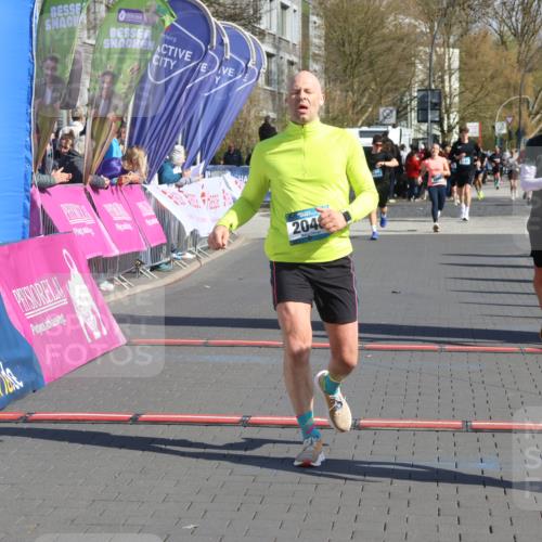 12.04.2026 - 45. Internationalen Wilhelmsburger Insellauf Strokosch-Dieckow http://msf.ph/oto/9460086 12.04.2026 10:50:01 Ziel 3036, 2048, 3357 meine-sportfotos.de