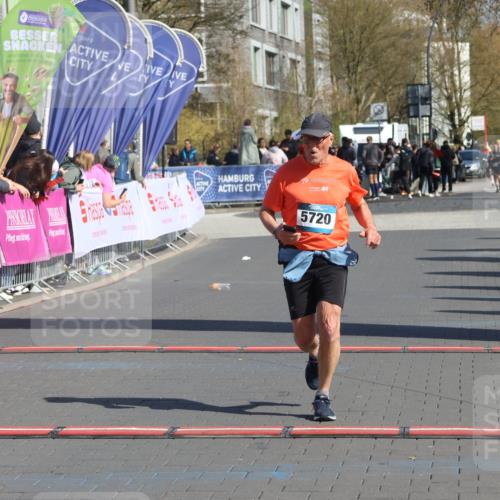 12.04.2026 - 45. Internationalen Wilhelmsburger Insellauf Strokosch-Dieckow http://msf.ph/oto/9460098 12.04.2026 11:07:09 Ziel 5720 meine-sportfotos.de