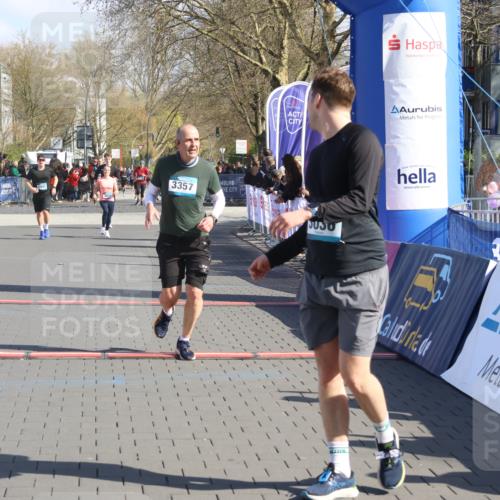 12.04.2026 - 45. Internationalen Wilhelmsburger Insellauf Strokosch-Dieckow http://msf.ph/oto/9460126 12.04.2026 10:50:02 Ziel 3036, 2048, 3357 meine-sportfotos.de