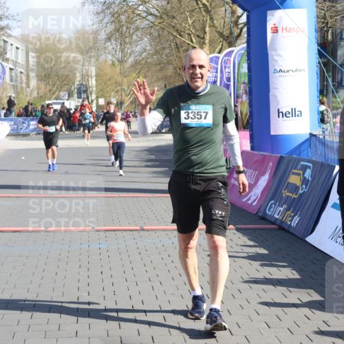 12.04.2026 - 45. Internationalen Wilhelmsburger Insellauf Strokosch-Dieckow http://msf.ph/oto/9460147 12.04.2026 10:50:05 Ziel 3357, 2655, 5441, 3546 meine-sportfotos.de