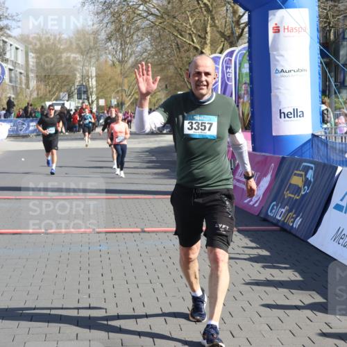 12.04.2026 - 45. Internationalen Wilhelmsburger Insellauf Strokosch-Dieckow http://msf.ph/oto/9460158 12.04.2026 10:50:05 Ziel 3357, 2655, 5441, 3546 meine-sportfotos.de