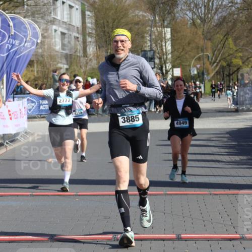 12.04.2026 - 45. Internationalen Wilhelmsburger Insellauf Strokosch-Dieckow http://msf.ph/oto/9460178 12.04.2026 11:07:33 Ziel 3342, 3885, 2777, 4949, 4359 meine-sportfotos.de