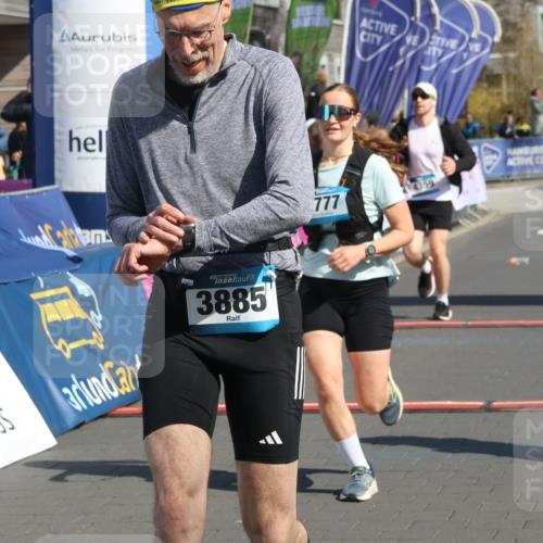 12.04.2026 - 45. Internationalen Wilhelmsburger Insellauf Strokosch-Dieckow http://msf.ph/oto/9460190 12.04.2026 11:07:35 Ziel 3342, 3885, 2777, 4949, 4359 meine-sportfotos.de