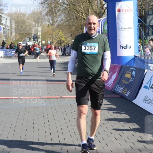 12.04.2026 - 45. Internationalen Wilhelmsburger Insellauf Strokosch-Dieckow http://msf.ph/oto/9460193 12.04.2026 10:50:05 Ziel 3357, 2655, 5441, 3546 meine-sportfotos.de