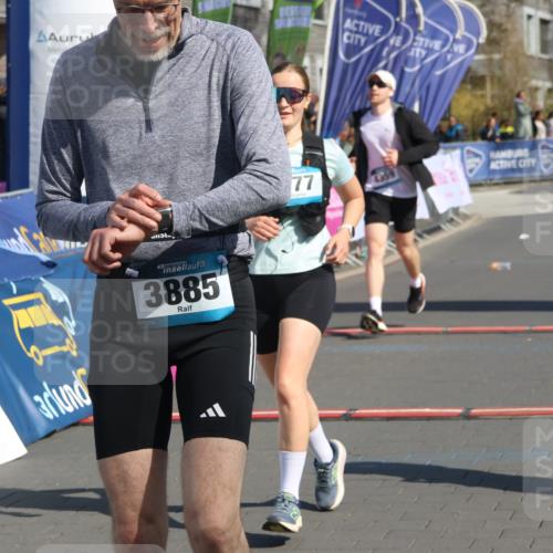 12.04.2026 - 45. Internationalen Wilhelmsburger Insellauf Strokosch-Dieckow http://msf.ph/oto/9460205 12.04.2026 11:07:36 Ziel 3885, 2777, 4949, 4359 meine-sportfotos.de