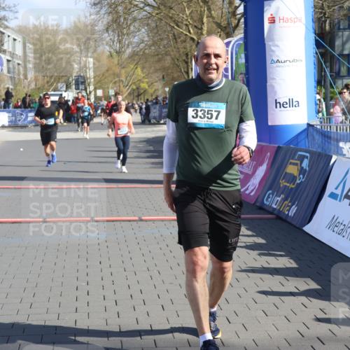 12.04.2026 - 45. Internationalen Wilhelmsburger Insellauf Strokosch-Dieckow http://msf.ph/oto/9460207 12.04.2026 10:50:05 Ziel 3357, 2655, 5441, 3546 meine-sportfotos.de