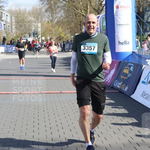 12.04.2026 - 45. Internationalen Wilhelmsburger Insellauf Strokosch-Dieckow http://msf.ph/oto/9460212 12.04.2026 10:50:05 Ziel 3357, 2655, 5441, 3546 meine-sportfotos.de