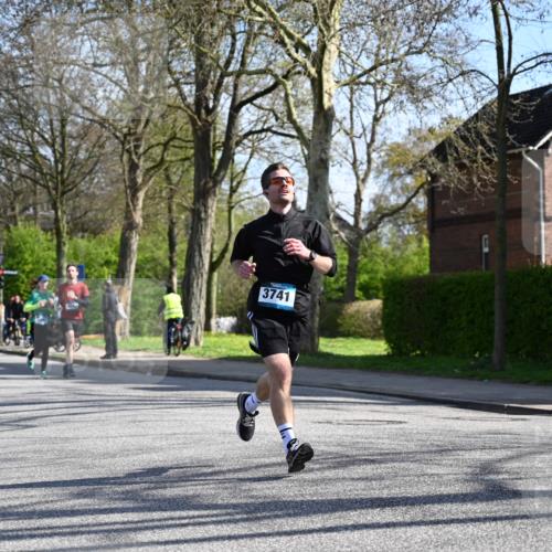 12.04.2026 - 45. Internationalen Wilhelmsburger Insellauf J. Mangold http://msf.ph/oto/9460215 12.04.2026 10:42:03 Ziel 2836, 4615, 2222, 3419, 4042, 3991, 2262, 2263, 2252, 2252, 3091, 5442 meine-sportfotos.de