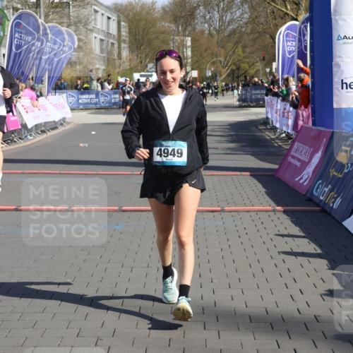 12.04.2026 - 45. Internationalen Wilhelmsburger Insellauf Strokosch-Dieckow http://msf.ph/oto/9460216 12.04.2026 11:07:37 Ziel 2777, 4949, 4359 meine-sportfotos.de