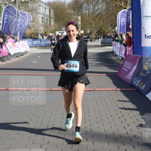 12.04.2026 - 45. Internationalen Wilhelmsburger Insellauf Strokosch-Dieckow http://msf.ph/oto/9460222 12.04.2026 11:07:37 Ziel 2777, 4949, 4359 meine-sportfotos.de