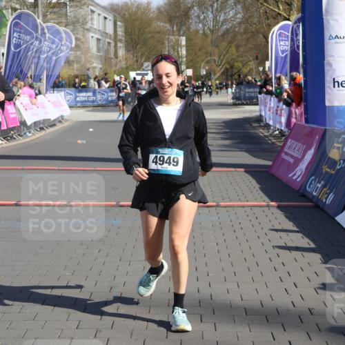 12.04.2026 - 45. Internationalen Wilhelmsburger Insellauf Strokosch-Dieckow http://msf.ph/oto/9460227 12.04.2026 11:07:37 Ziel 2777, 4949, 4359 meine-sportfotos.de