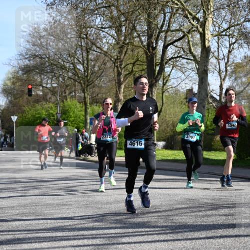 12.04.2026 - 45. Internationalen Wilhelmsburger Insellauf J. Mangold http://msf.ph/oto/9460241 12.04.2026 10:42:08 Ziel 4615, 2222, 3419, 4042, 3991, 2262, 2263, 2252, 3091, 5442, 3091, 5442, 5273 meine-sportfotos.de