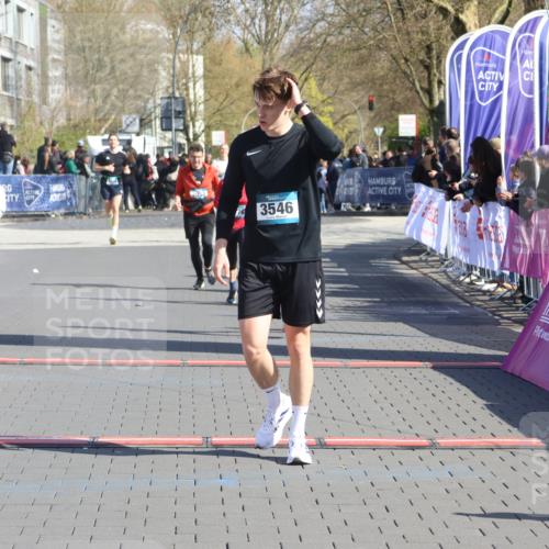 12.04.2026 - 45. Internationalen Wilhelmsburger Insellauf Strokosch-Dieckow http://msf.ph/oto/9460258 12.04.2026 10:50:11 Ziel 2655, 5441, 3546, 2618, 2176 meine-sportfotos.de