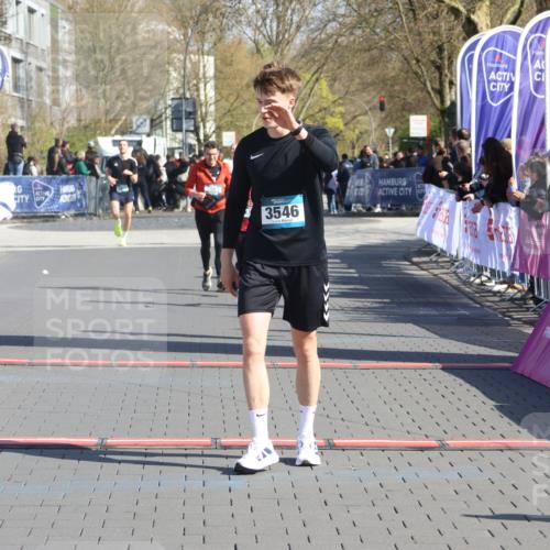 12.04.2026 - 45. Internationalen Wilhelmsburger Insellauf Strokosch-Dieckow http://msf.ph/oto/9460274 12.04.2026 10:50:11 Ziel 2655, 5441, 3546, 2618, 2176 meine-sportfotos.de