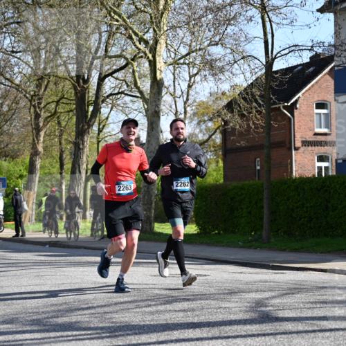 12.04.2026 - 45. Internationalen Wilhelmsburger Insellauf J. Mangold http://msf.ph/oto/9460293 12.04.2026 10:42:12 Ziel 4615, 2222, 3419, 4042, 3991, 2262, 2263, 2252, 3091, 5442, 5273, 2724, 2500, 3021 meine-sportfotos.de