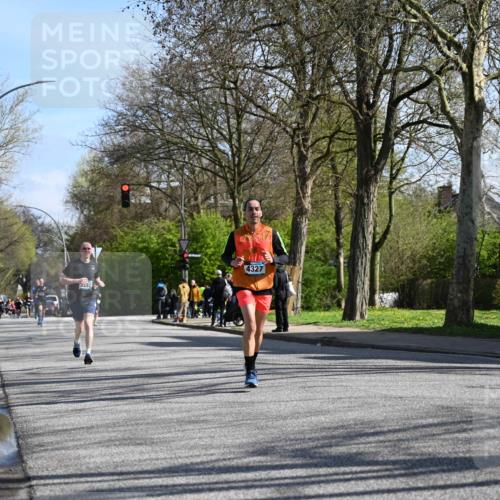 12.04.2026 - 45. Internationalen Wilhelmsburger Insellauf J. Mangold http://msf.ph/oto/9460323 12.04.2026 10:42:25 Ziel 2262, 2263, 2252, 3091, 5442, 5273, 2724, 2500, 3021, 5751, 5794, 3779, 5840, 2406, 4377 meine-sportfotos.de