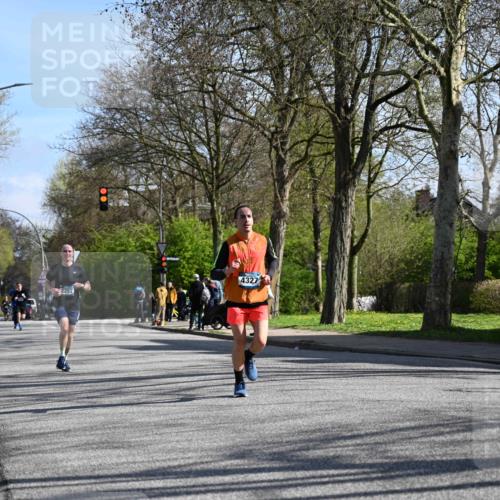 12.04.2026 - 45. Internationalen Wilhelmsburger Insellauf J. Mangold http://msf.ph/oto/9460328 12.04.2026 10:42:25 Ziel 2262, 2263, 2252, 3091, 5442, 5273, 2724, 2500, 3021, 5751, 5794, 3779, 5840, 2406, 4377 meine-sportfotos.de