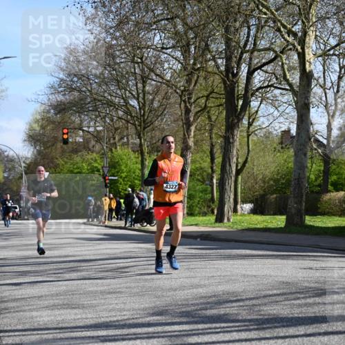 12.04.2026 - 45. Internationalen Wilhelmsburger Insellauf J. Mangold http://msf.ph/oto/9460329 12.04.2026 10:42:25 Ziel 2262, 2263, 2252, 3091, 5442, 5273, 2724, 2500, 3021, 5751, 5794, 3779, 5840, 2406, 4377 meine-sportfotos.de