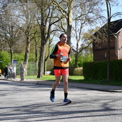 12.04.2026 - 45. Internationalen Wilhelmsburger Insellauf J. Mangold http://msf.ph/oto/9460333 12.04.2026 10:42:27 Ziel 2252, 3091, 5442, 5273, 2724, 2500, 3021, 5751, 5794, 5794, 3779, 5840, 2406, 4377, 3086, 3227, 4974 meine-sportfotos.de