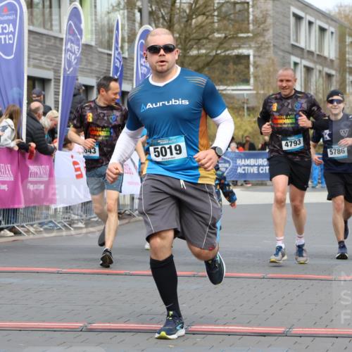 12.04.2026 - 45. Internationalen Wilhelmsburger Insellauf Strokosch-Dieckow http://msf.ph/oto/9460344 12.04.2026 13:19:35 Ziel 5019, 4543, 4793, 5786, 4112 meine-sportfotos.de