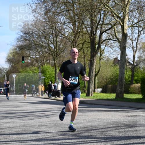 12.04.2026 - 45. Internationalen Wilhelmsburger Insellauf J. Mangold http://msf.ph/oto/9460351 12.04.2026 10:42:29 Ziel 2252, 3091, 5442, 5273, 5273, 2724, 2500, 3021, 5751, 5794, 3779, 3779, 5840, 2406, 4377, 3086, 3227, 4974, 5705, 2189, 5697 meine-sportfotos.de