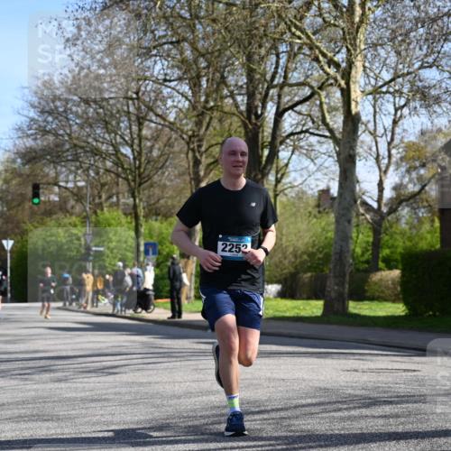 12.04.2026 - 45. Internationalen Wilhelmsburger Insellauf J. Mangold http://msf.ph/oto/9460358 12.04.2026 10:42:29 Ziel 2252, 3091, 5442, 5273, 5273, 2724, 2500, 3021, 5751, 5794, 3779, 3779, 5840, 2406, 4377, 3086, 3227, 4974, 5705, 2189, 5697 meine-sportfotos.de