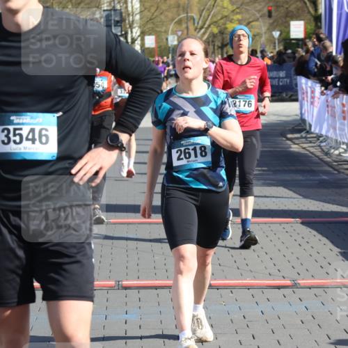 12.04.2026 - 45. Internationalen Wilhelmsburger Insellauf Strokosch-Dieckow http://msf.ph/oto/9460359 12.04.2026 10:50:15 Ziel 2618, 2176, 2054, 3329, 3459 meine-sportfotos.de
