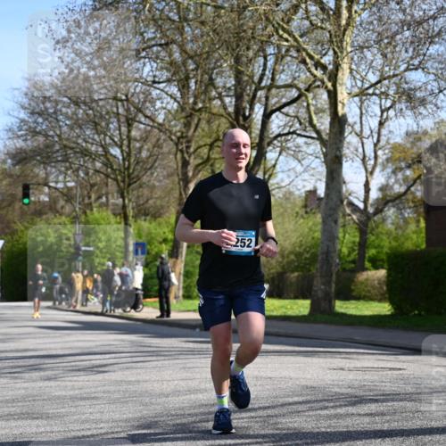 12.04.2026 - 45. Internationalen Wilhelmsburger Insellauf J. Mangold http://msf.ph/oto/9460360 12.04.2026 10:42:29 Ziel 2252, 3091, 5442, 5273, 5273, 2724, 2500, 3021, 5751, 5794, 3779, 3779, 5840, 2406, 4377, 3086, 3227, 4974, 5705, 2189, 5697 meine-sportfotos.de