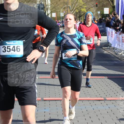 12.04.2026 - 45. Internationalen Wilhelmsburger Insellauf Strokosch-Dieckow http://msf.ph/oto/9460373 12.04.2026 10:50:15 Ziel 2618, 2176, 2054, 3329, 3459 meine-sportfotos.de