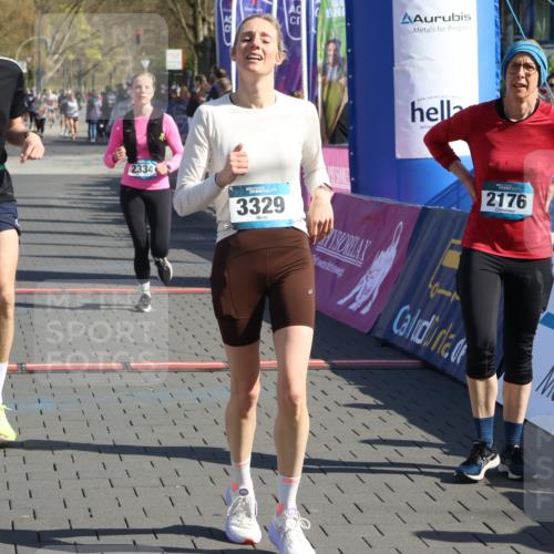 12.04.2026 - 45. Internationalen Wilhelmsburger Insellauf Strokosch-Dieckow http://msf.ph/oto/9460390 12.04.2026 10:50:20 Ziel 2054, 3329, 3459 meine-sportfotos.de
