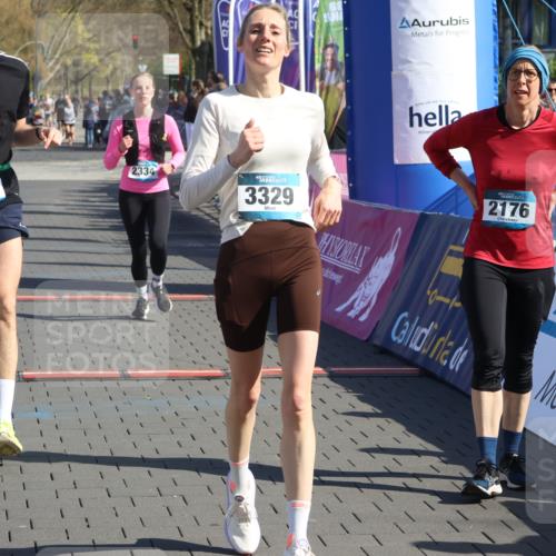 12.04.2026 - 45. Internationalen Wilhelmsburger Insellauf Strokosch-Dieckow http://msf.ph/oto/9460397 12.04.2026 10:50:20 Ziel 2054, 3329, 3459 meine-sportfotos.de