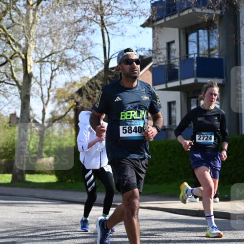 12.04.2026 - 45. Internationalen Wilhelmsburger Insellauf J. Mangold http://msf.ph/oto/9460414 12.04.2026 10:42:49 Ziel 5273, 2724, 2500, 3021, 5751, 5794, 3779, 5840, 2406, 4377, 4377, 3086, 3227, 4974, 5705, 2189, 5697, 2813, 4931, 3565, 5337, 2102, 2656, 2104, 5407, 5286, 2039 meine-sportfotos.de
