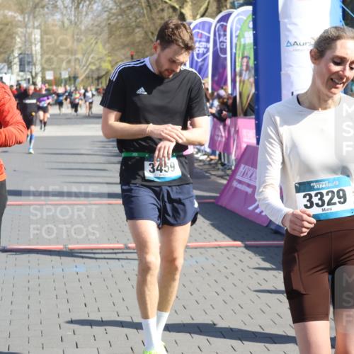 12.04.2026 - 45. Internationalen Wilhelmsburger Insellauf Strokosch-Dieckow http://msf.ph/oto/9460436 12.04.2026 10:50:21 Ziel 3329, 3459 meine-sportfotos.de
