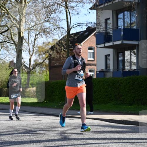12.04.2026 - 45. Internationalen Wilhelmsburger Insellauf J. Mangold http://msf.ph/oto/9460443 12.04.2026 10:42:53 Ziel 5273, 2724, 2500, 3021, 5751, 5794, 3779, 5840, 2406, 4377, 3086, 3227, 4974, 5705, 2189, 5697, 2189, 5697, 2813, 4931, 3565, 5337, 2102, 2656, 2104, 5407, 5286, 2039, 3486 meine-sportfotos.de