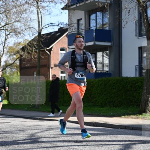 12.04.2026 - 45. Internationalen Wilhelmsburger Insellauf J. Mangold http://msf.ph/oto/9460448 12.04.2026 10:42:53 Ziel 5273, 2724, 2500, 3021, 5751, 5794, 3779, 5840, 2406, 4377, 3086, 3227, 4974, 5705, 2189, 5697, 2189, 5697, 2813, 4931, 3565, 5337, 2102, 2656, 2104, 5407, 5286, 2039, 3486 meine-sportfotos.de